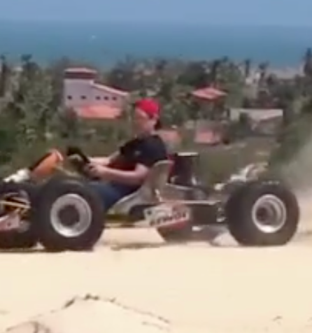 Foto do kart na praia - Luiza F.